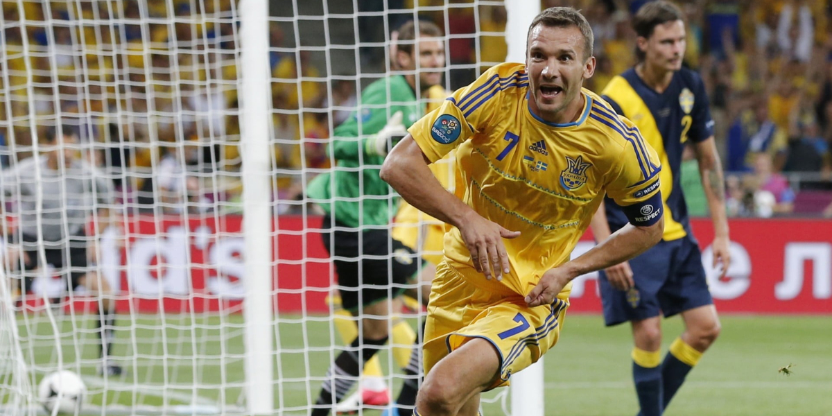 Andrij Schewtschenko trifft zum 2:1 Sieg für die Ukraine gegen Schweden bei der EM 2012 (Gruppenphase)